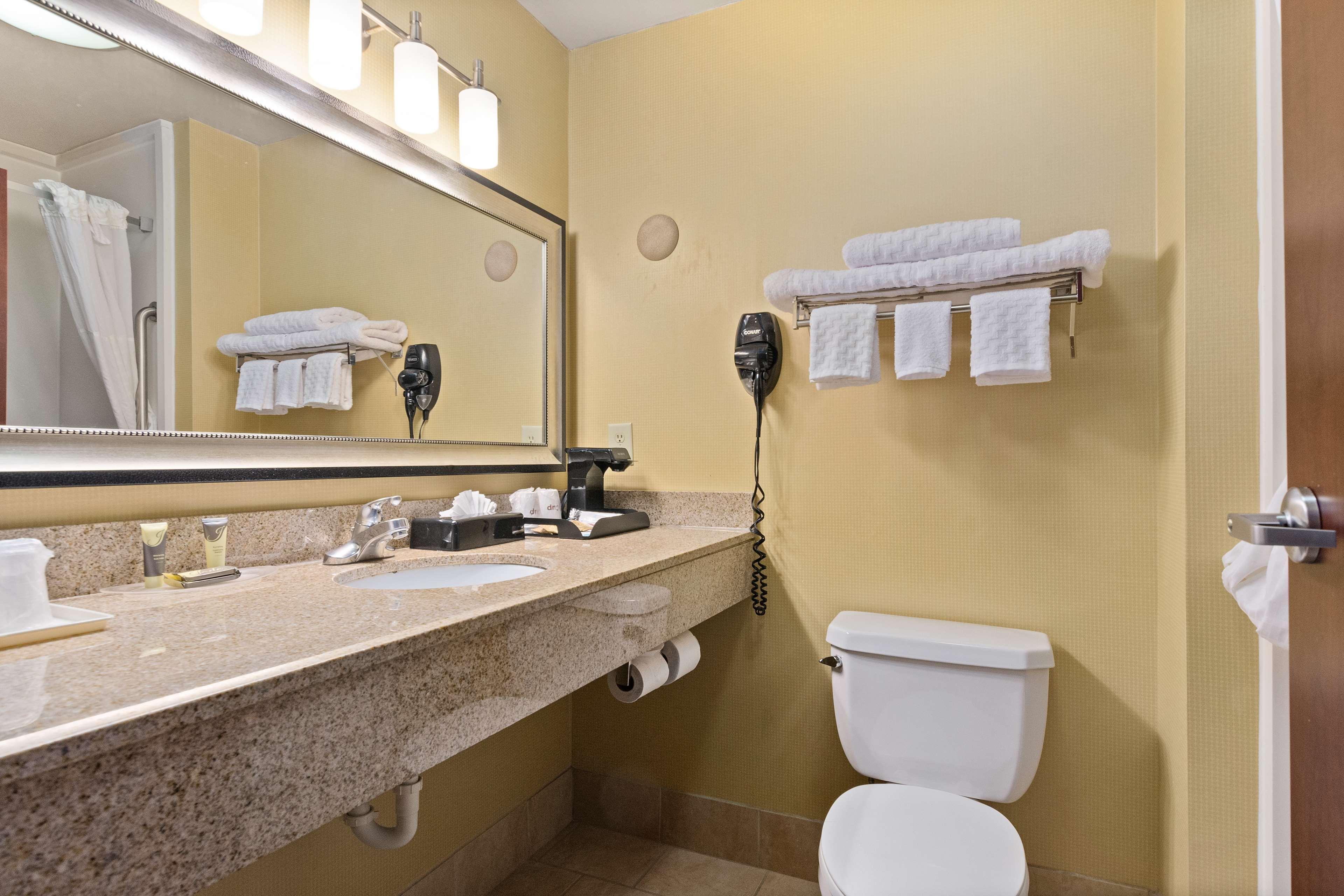 Surestay Plus Hotel By Best Western Portland Route 52 West מראה חיצוני תמונה